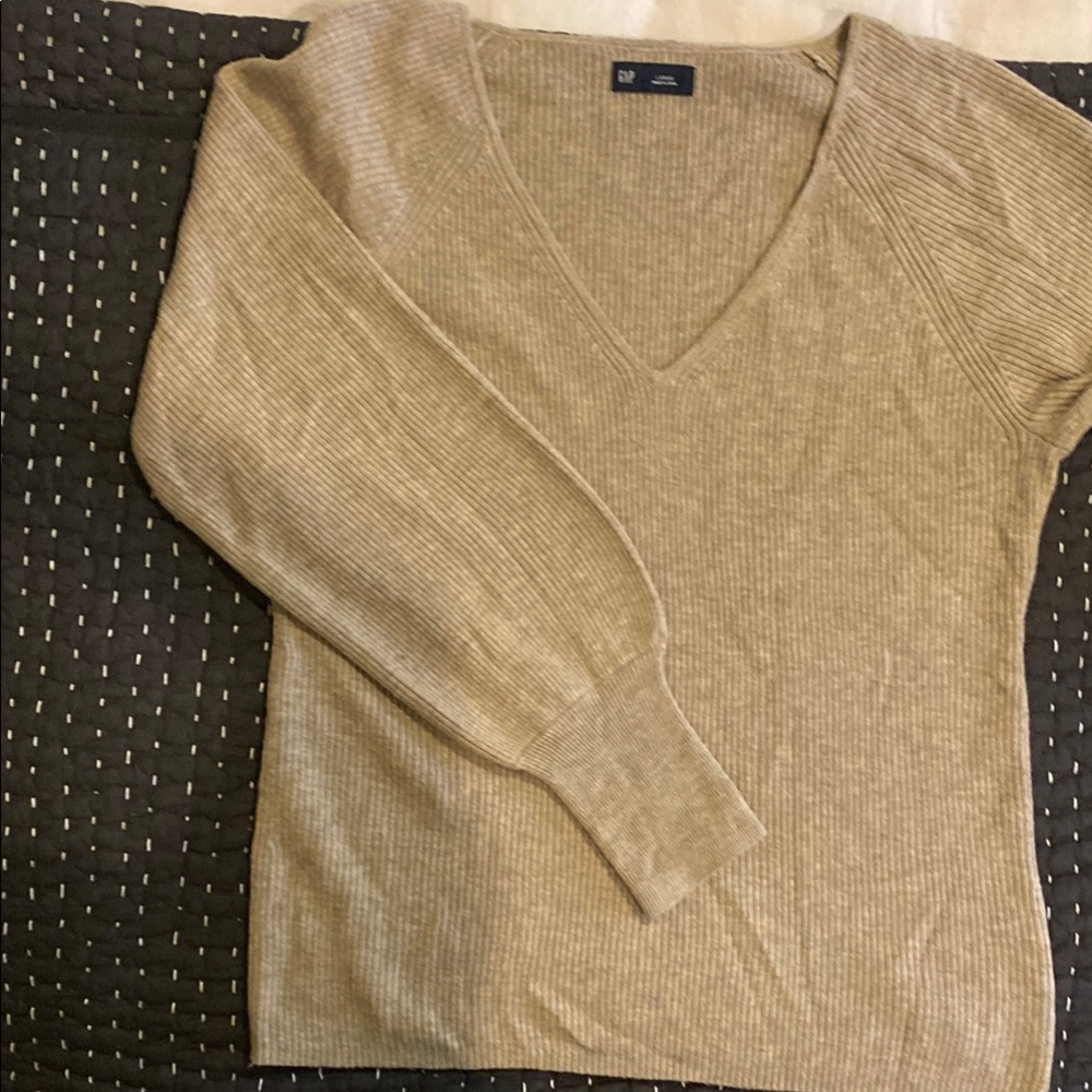 Beautiful taupe GAP blouson sleeve sweater